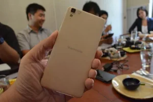 Starmobile Knight Luxe 03