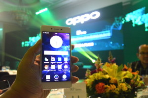 OPPO R7 Launch 01