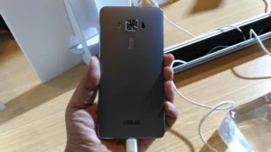 Asus-ZenFone-3-Deluxe-03