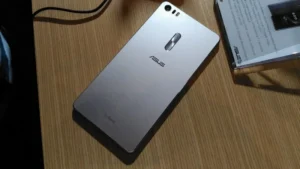 Asus-ZenFone-3-Ultra-03