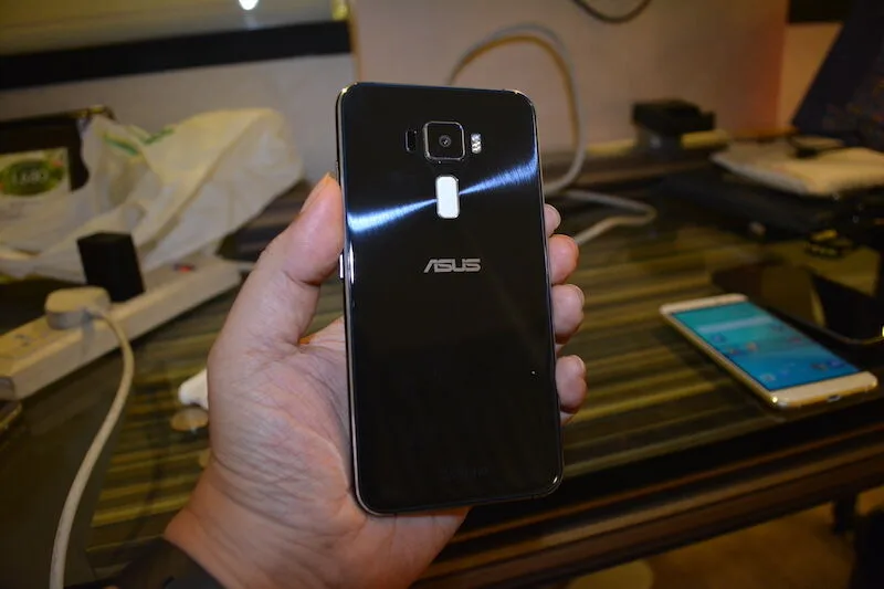 Asus-ZenFone-3-5.2-03