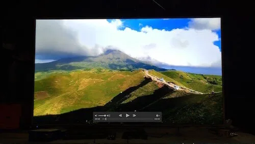 Devant 65UHD200