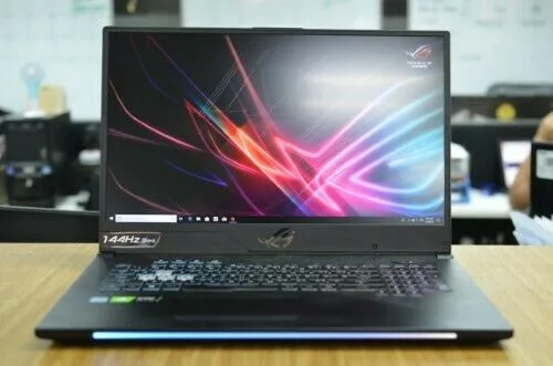 ROG Strix GL704 SCAR II