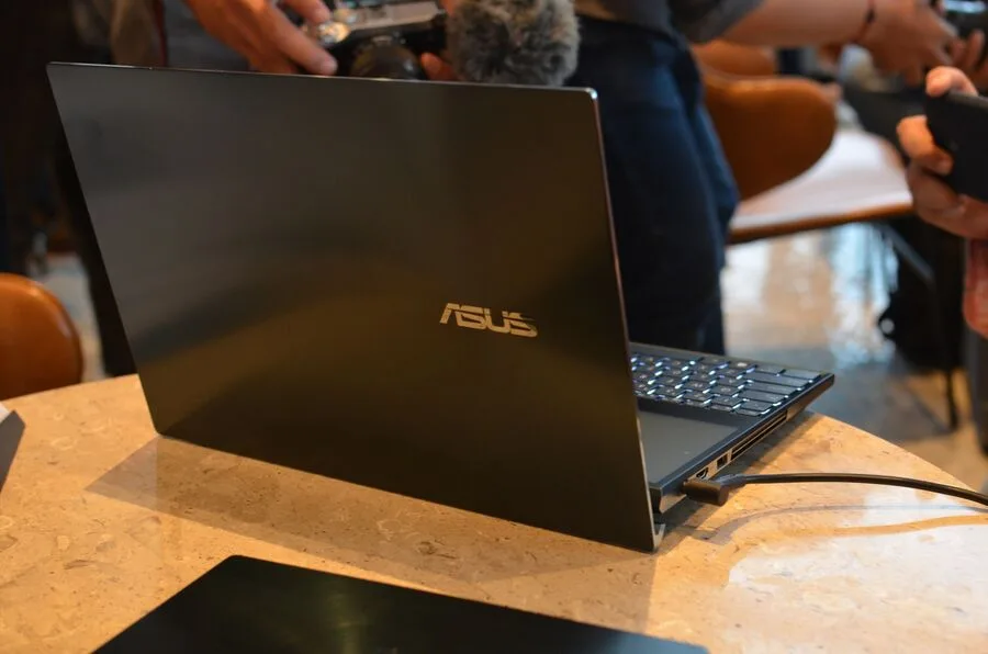 ZenBook Pro Duo ZenBook Pro Duo