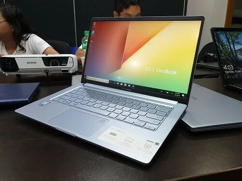 ASUS VivoBook X403