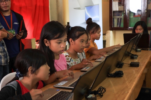 ASUS Donates 80 Laptops