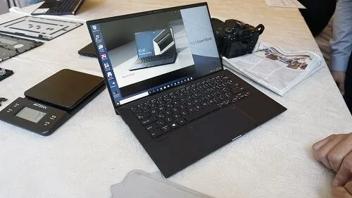 ASUS ExpertBook B9