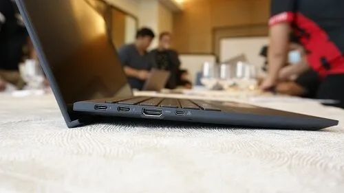 ASUS ExpertBook B9