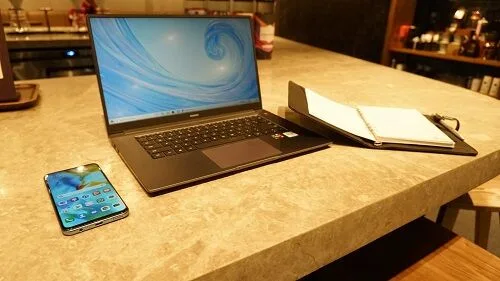 #StayConnectedWithMom