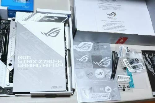 STRIX Z790-A D4 Dsc06388