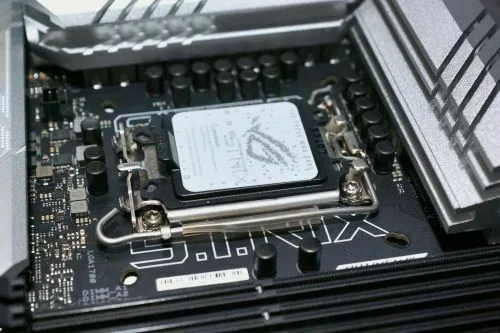 STRIX Z790-A D4 Dsc06394