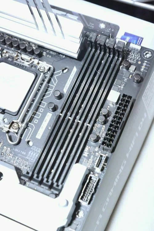 STRIX Z790-A D4 DDR4 modules will work only work on the STRIX Z790-A D4 motherboard