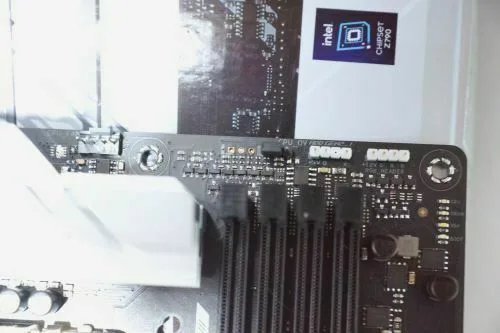 STRIX Z790-A D4 Main CPU Fan header occupies this side of the upper part of the Z790-A D4
