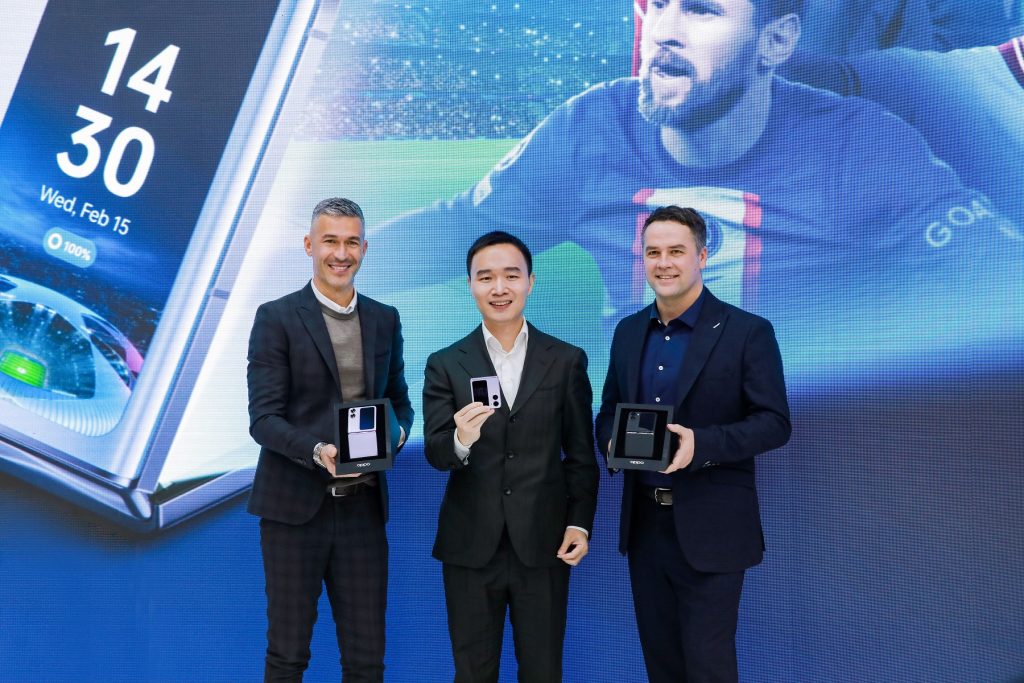 6 Uefa Champions League Ambassadors Michael Owen And Luis Garcia Become The First Global Users Of Oppo Find N2 Flip