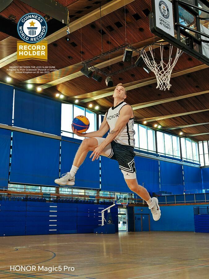 HONOR Magic5 Pro Guinness World of Records  Picture