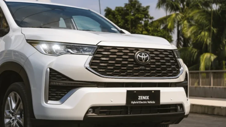 Toyota Zenix Hood Img