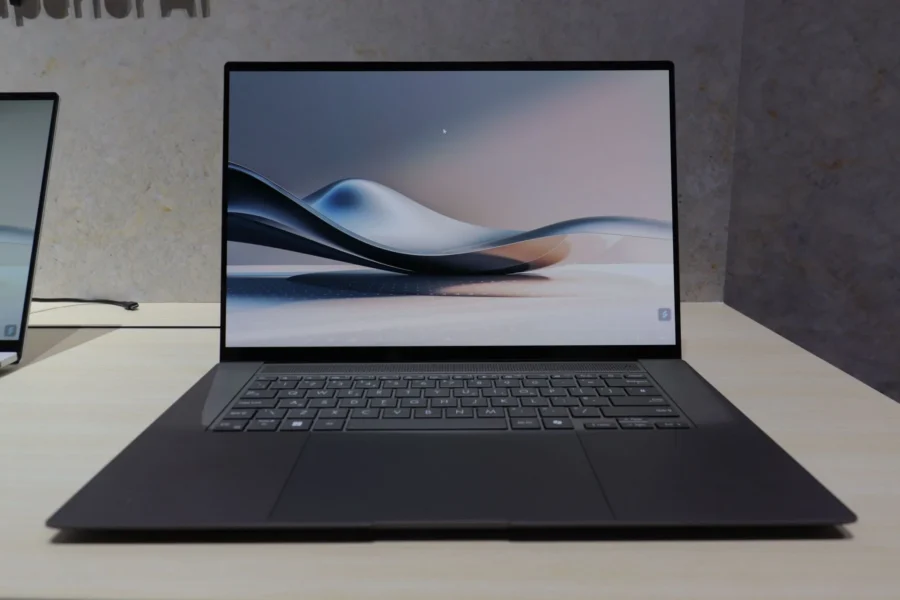 Asus Zenbook S16