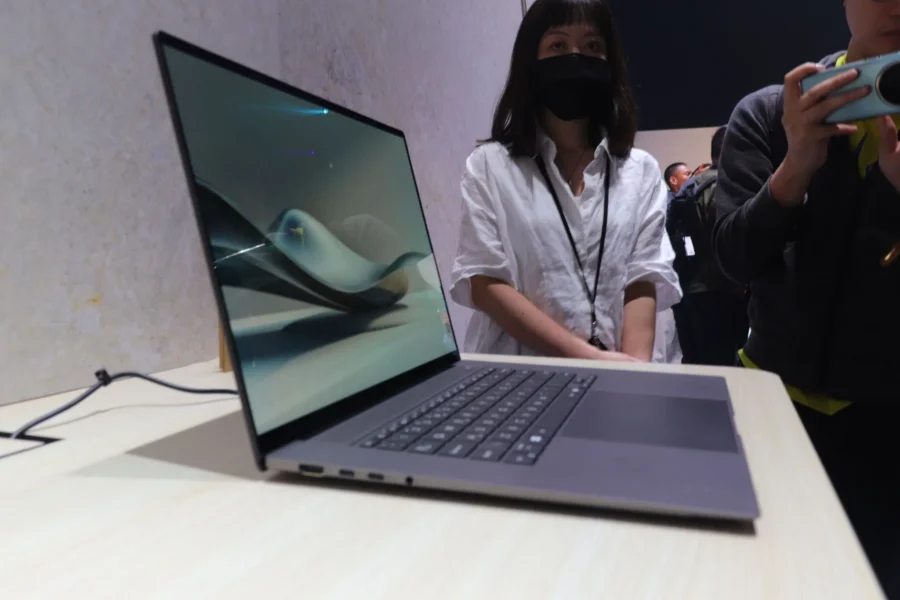 Asus Zenbook S16 3