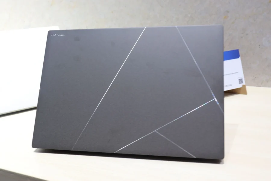 Asus Zenbook S16 4