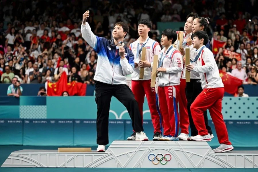 Samsung Galaxy Z Flip6 Olympic Edition North Korea Min
