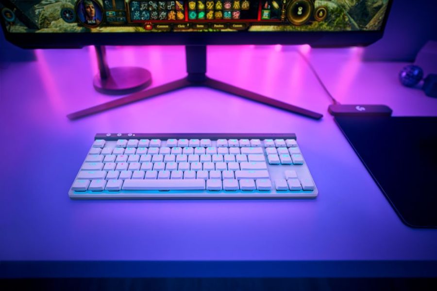 Logitech G G515 Lightspeed Tkl White G502xplus White Center Envr 1