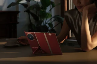 HUAWEI Mate XT - Tri-fold Beauty Shot