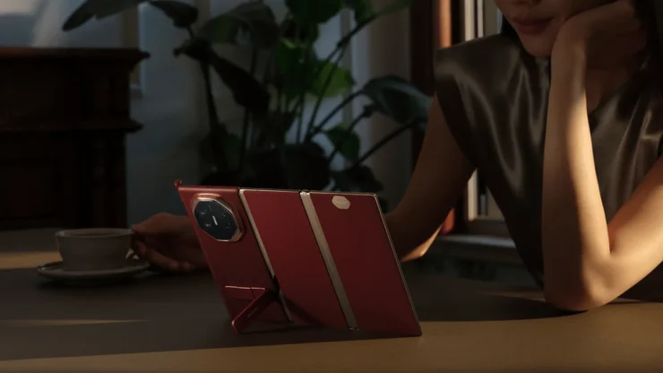 HUAWEI Mate XT - Tri-fold Beauty Shot