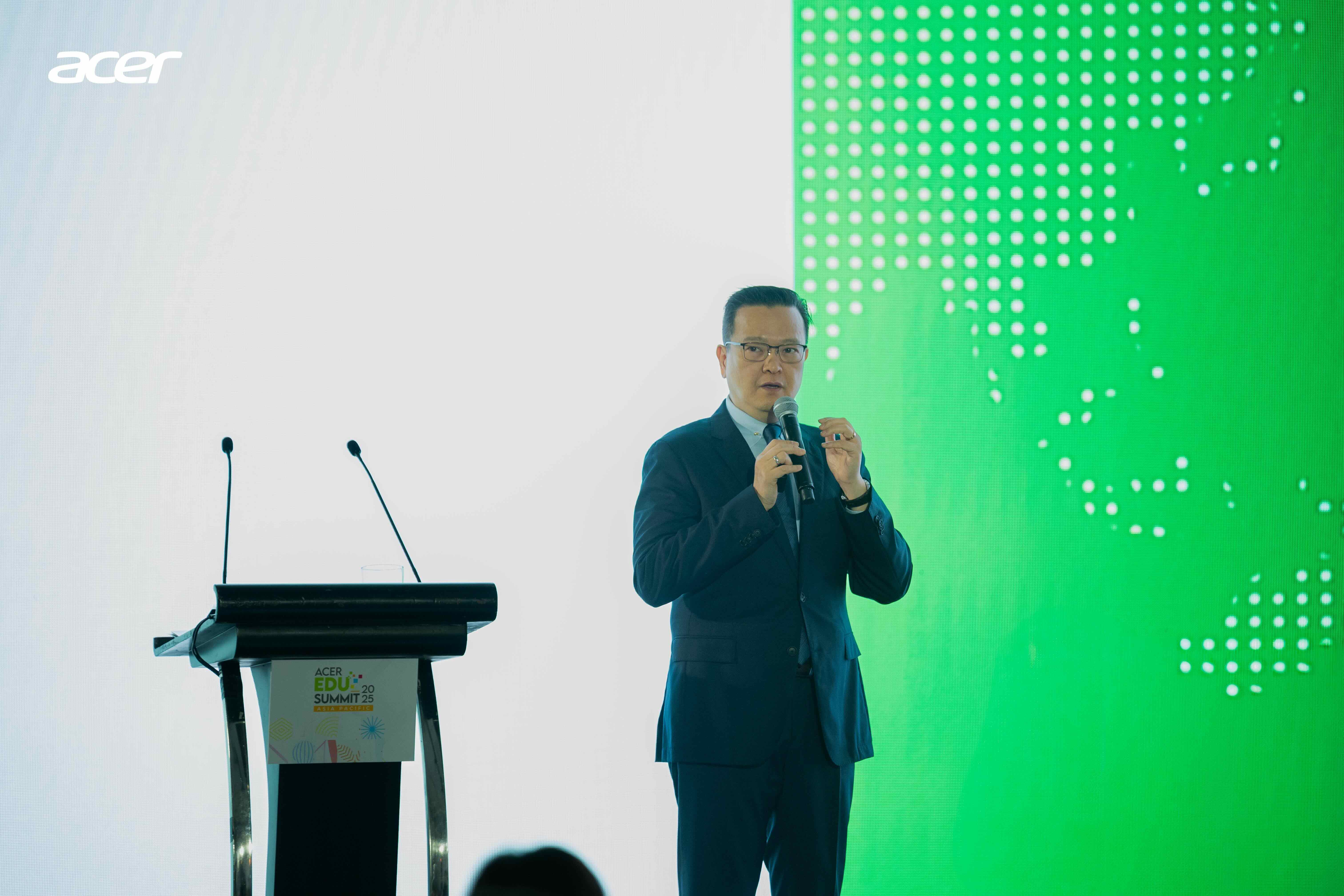 ACER Andrew Hou - Acer Pan Asia Pacific President