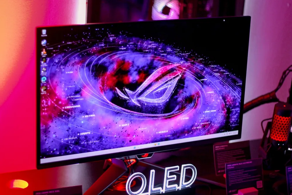 ROG Swift OLED PG27UCDM on demo