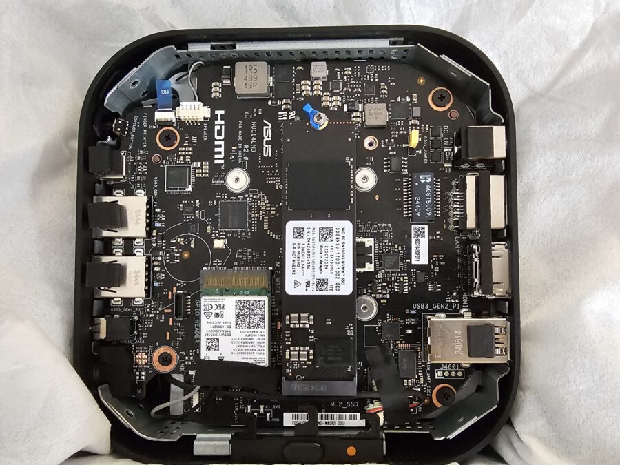 NUC 14 Pro AI NUC 14 Pro AI