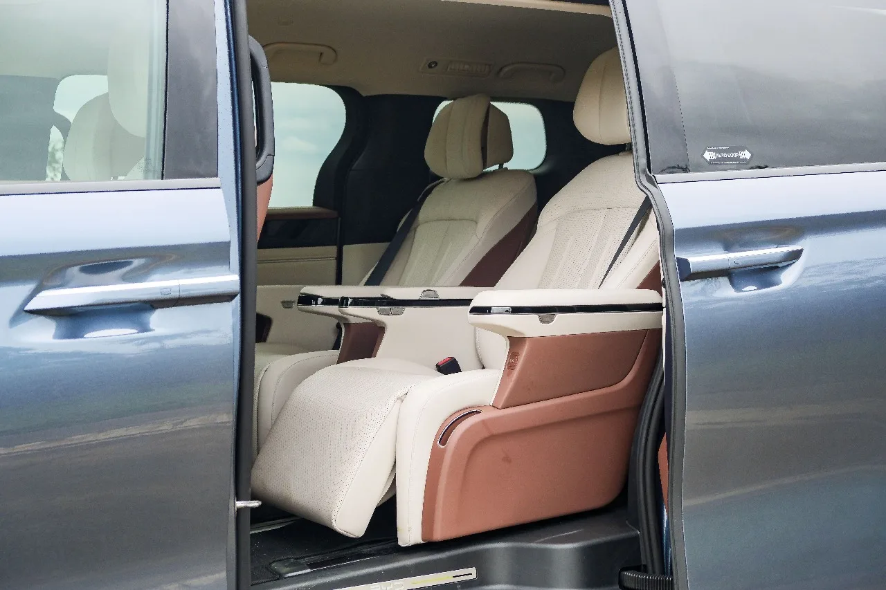 byd emax 9