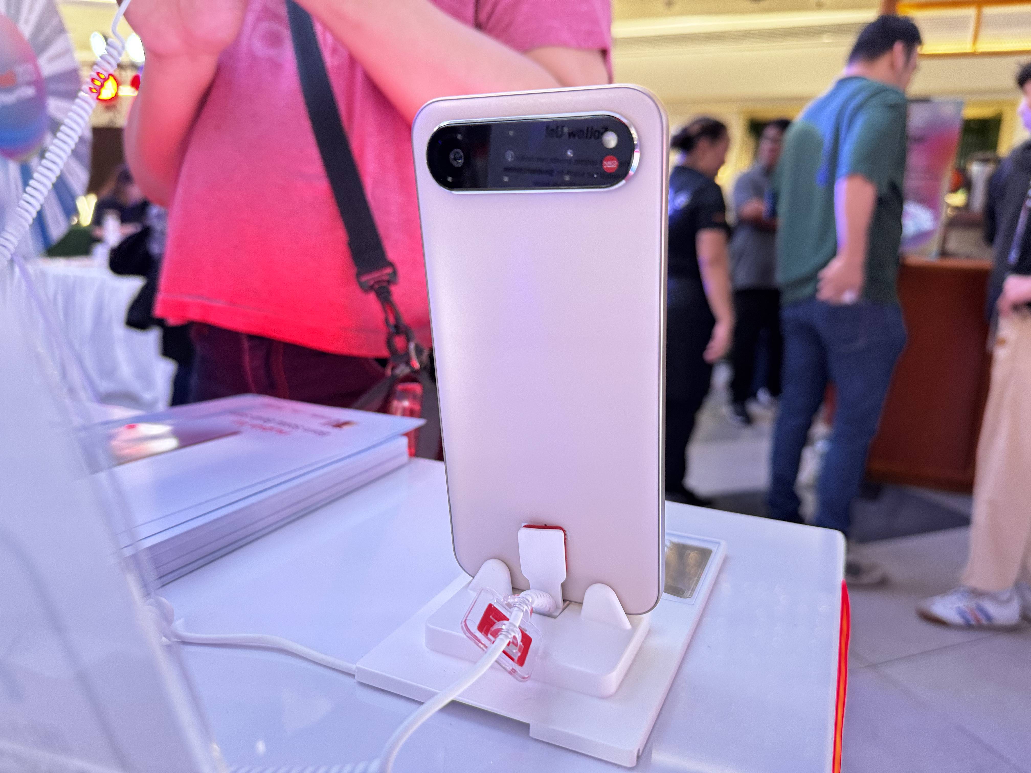 nubia V80 Design