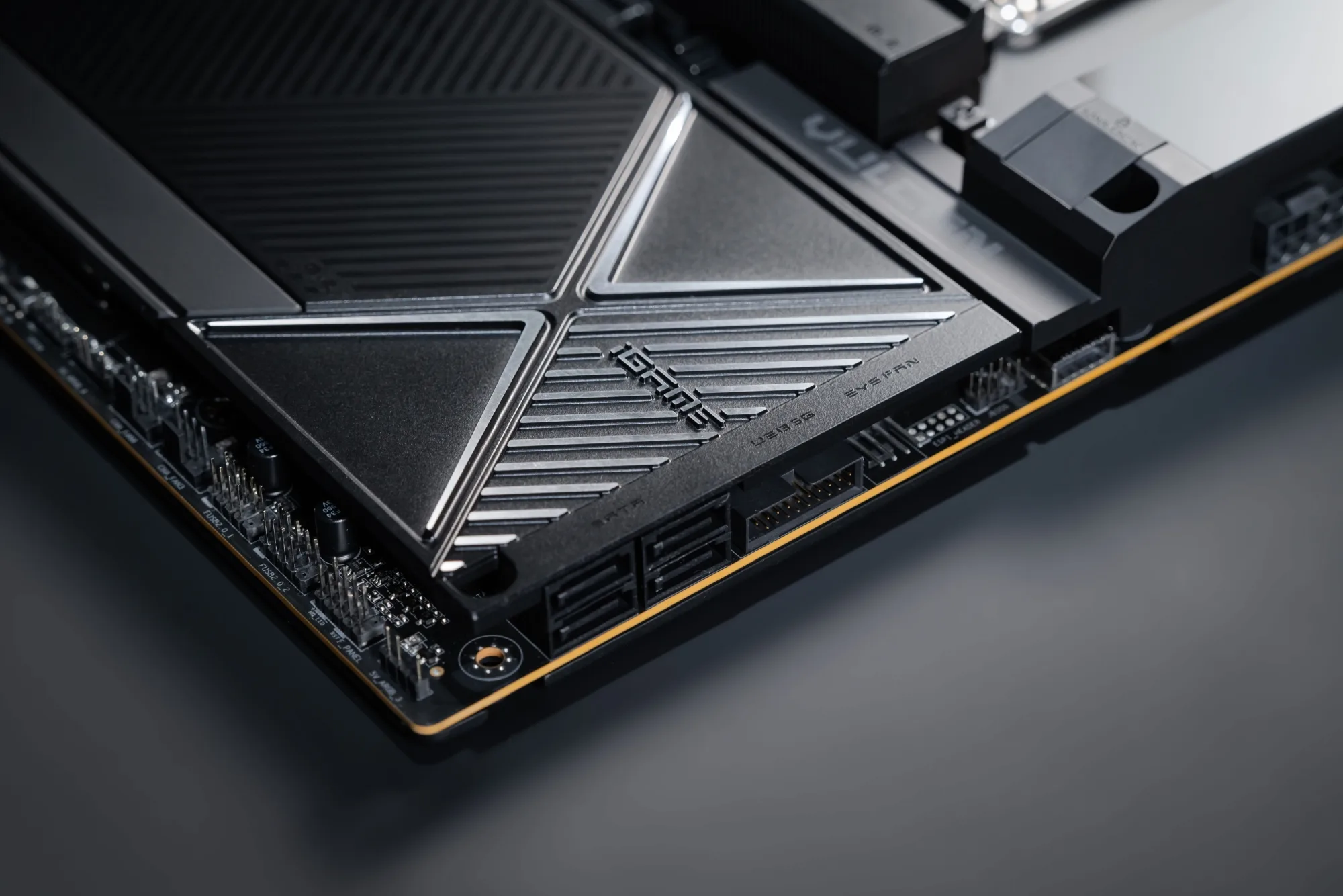 iGame X870E VULCAN